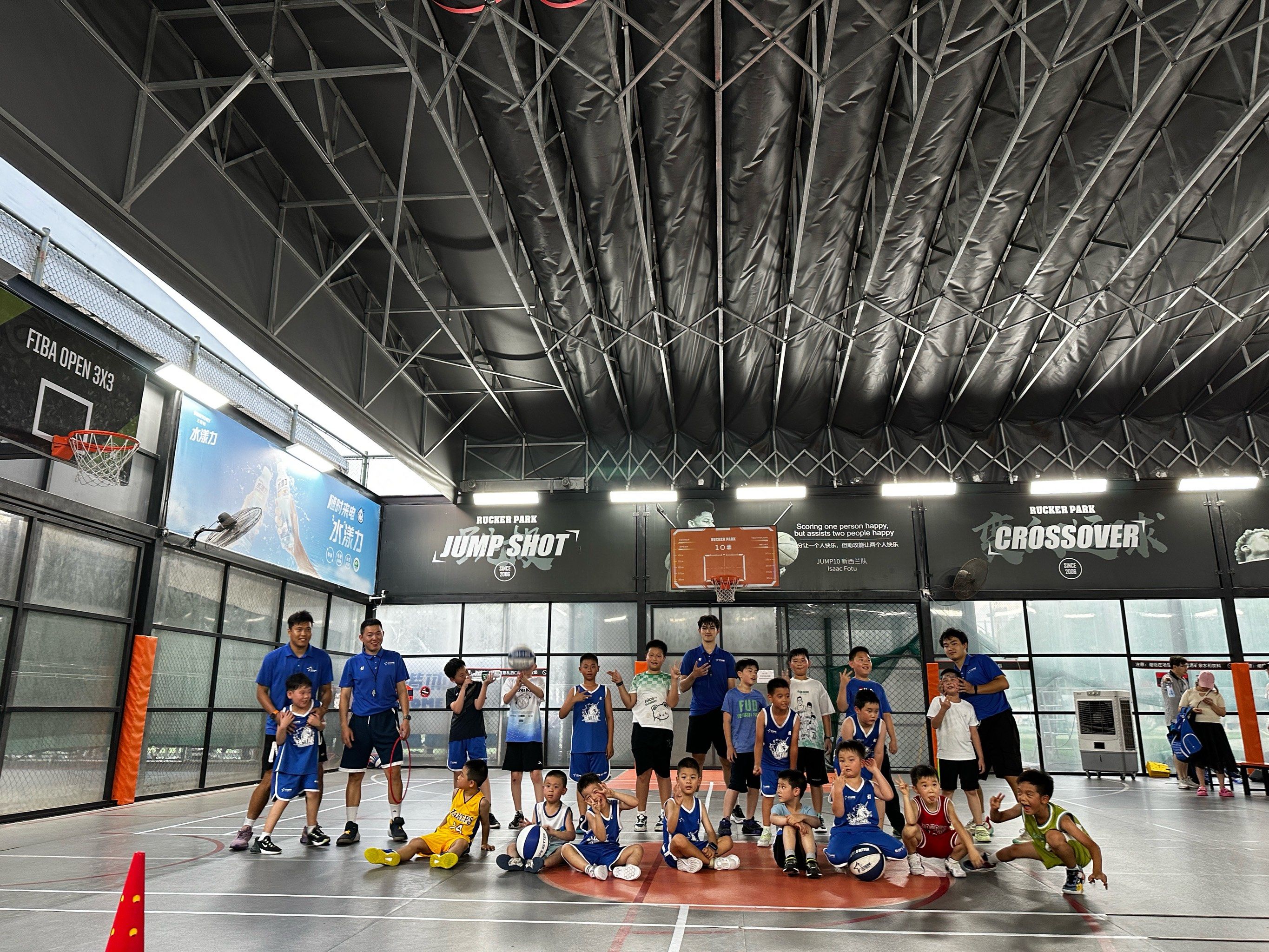 篮球体能培训课程开始，运动员备战