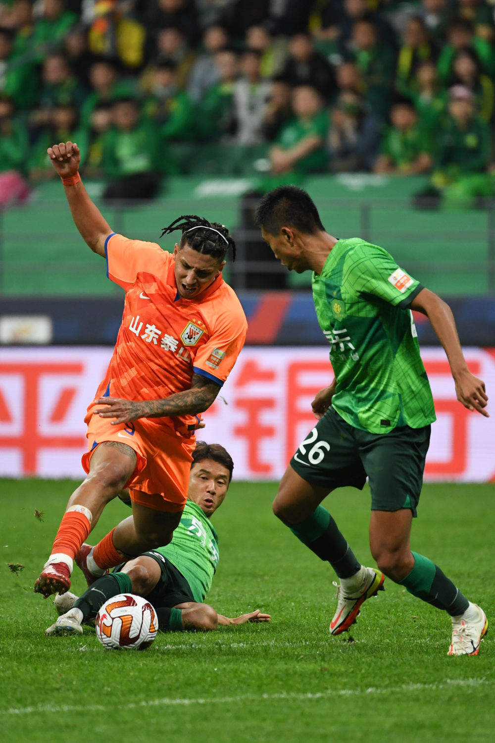 山东泰山主场战胜大连一方,豪取三分的简单介绍 山东泰山主场战胜大连一方,豪取三分的简单介绍