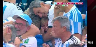 包含势均力敌对决惊险刺激！球场上战况激烈的词条