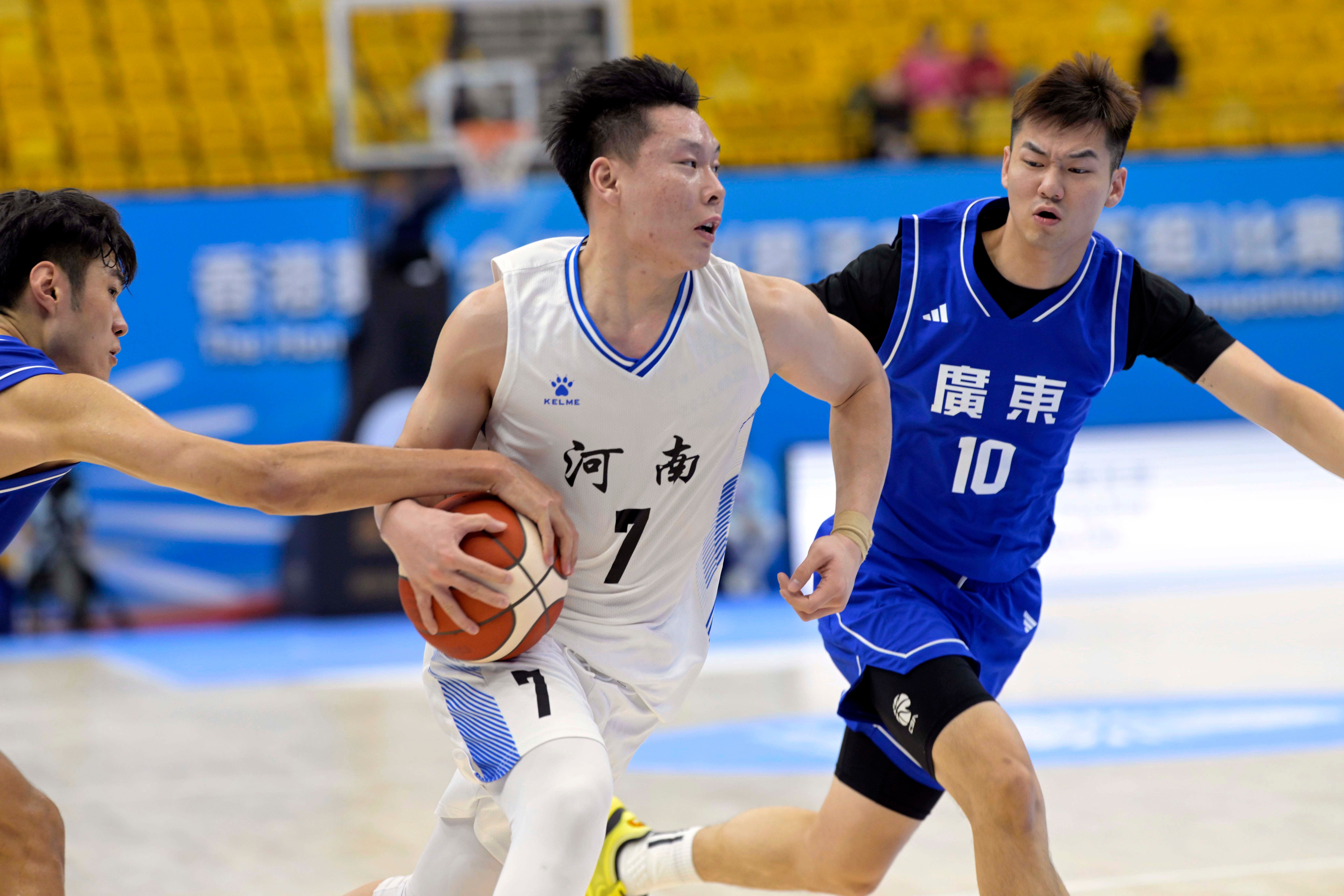 包含奥运会男子篮球预选赛：新鲜血液加入球队的词条